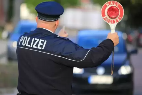 Die Polizei weist darauf hin, dass zur Faschingszeit häufiger Verkehrskontrollen durchgeführt werden.  Symbolfoto: Picture Allia