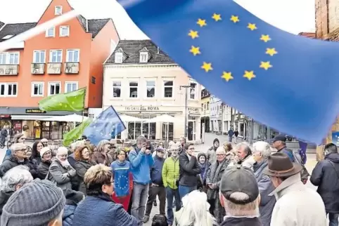 Mit wehenden Europafahnen: Aktion gestern am Altpörtel.