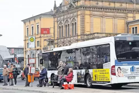 Zentraler „Umschlagplatz“ für Fahrgäste: der Busbahnhof am Neustadter Hauptbahnhof.