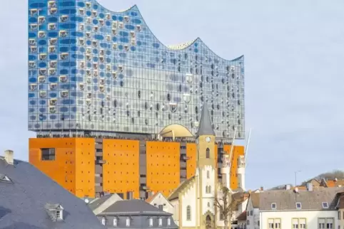 Imposant: das künftige Kongresszentrum, vom Veldenzschloss aus gesehen.