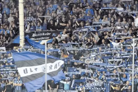Die Waldhof-Fans dürfen wieder auf „ihre“ Tribüne am Samstag.