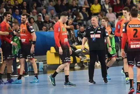 Trainer Nikolaj Jacobsen mit seinen Spielern. Foto: KUNZ