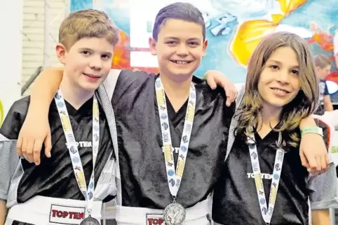 Für eine Überraschung sorgten Raiko Schäfer, Leo Meng und Joshua Lambrix (von links), die im Team Silber holten.