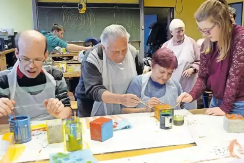Welche Farben sind die schönsten? Welche Pinsel am geeignetsten? Andreas Prake, Wilhelm Hageni, Angelika Dreier und Sophia Korn 