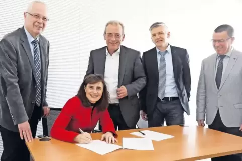 Die „Holzvermarktungsgesellschaft Pfalz GmbH“ wurde gestern in Landau aus der Taufe gehoben. An der Vorbereitung haben unter and