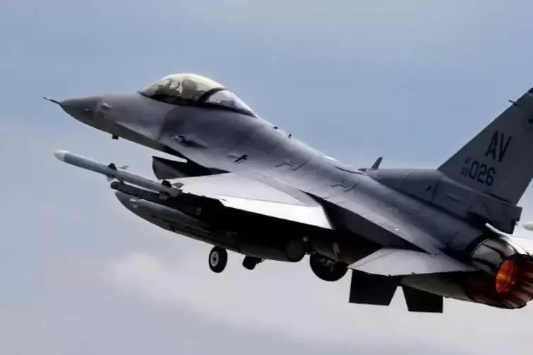 F-16-Kampflieger der US-Luftwaffe sind nach Bundeswehr-Angaben am Dienstag über die Pfalz gedonnert.  Foto: dpa