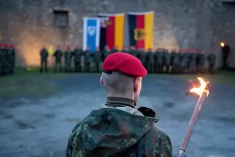 Auf Burg Lichtenberg erfolgte die Kommandoübergabe der dritten Batterie von Major Sammy Ben Kraiem zu Hauptmann Patrick Cerkes. 