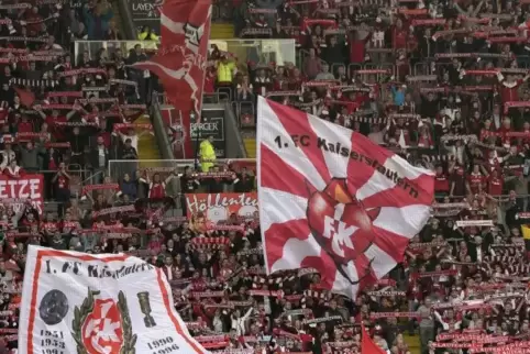 Der FCK stützt sich auf seine treuen Fans. Ein 55-Jähriger wurde zuletzt in Köln Opfer einer Gewalttat. Foto: KUNZ