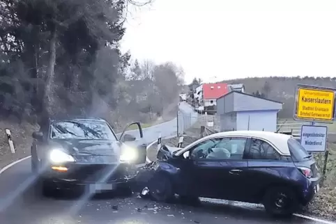 Die Kreisstraße nach Erlenbach war wegen des Unfalls zeitweise gesperrt.