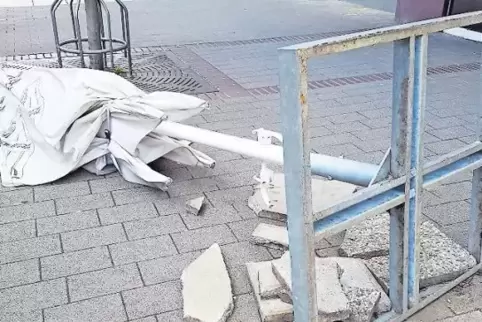 Umwerfend: Sonnenschirm in der Bismarckstraße.