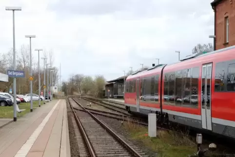 Bis zum 29. April werden keine Regionalbahnen mehr den Bahnhof in Bad Bergzabern in Richtung Winden verlassen. Foto: Iversen