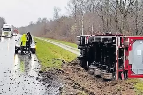 Der 40-Tonner musste geborgen werden.