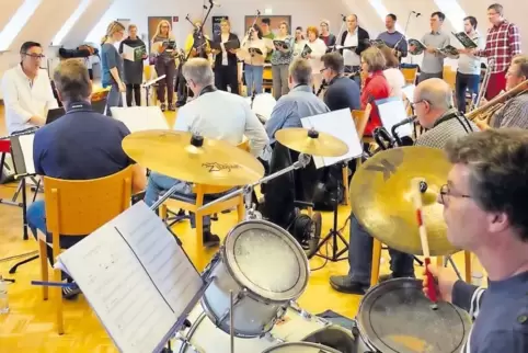 Üben für das große Konzert: Die Big Band Octophones und der Projektchor der protestantischen Kirchengemeinde Mutterstadt kommen 