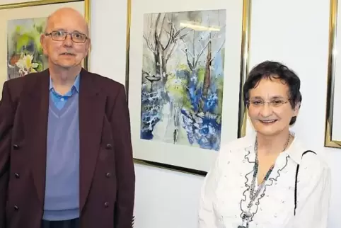 Anna Maria und Arnold Brunner vor ihren Werken bei der Ausstellungseröffnung im Oppauer Museum.