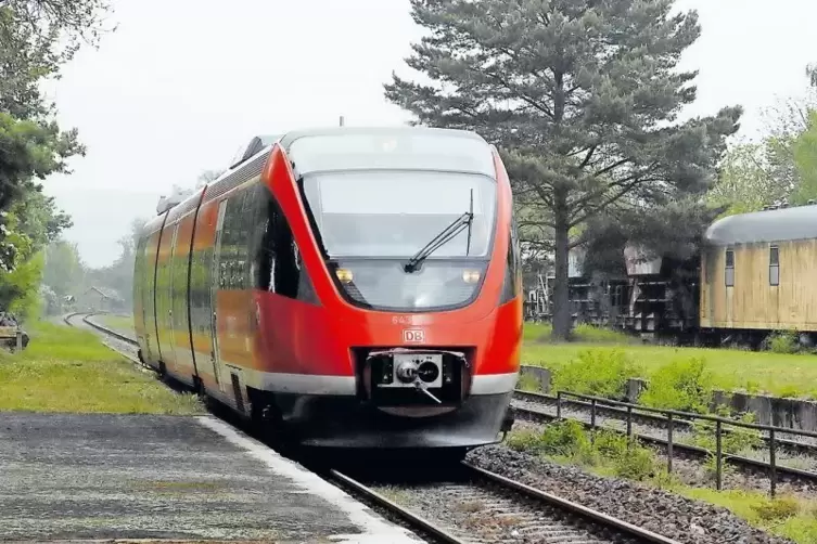 Ob man 2020 wieder Züge auf der 2001 reaktivierten Bahnstrecke im Zellertal sehen wird? Hier eine Szene im Bereich des Marnheime