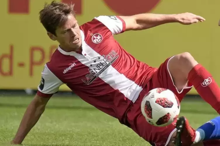 FCK-Mittelfeldspieler Mads Albaek war der Ball im Lauterer Strafraum an den ausgestreckten Arm gesprungen. Archivfoto: Kunz