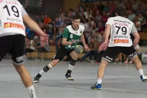 Tim Götz (Mitte) fehlt dem TV Hochdorf für mehrere Monate. Foto: Kunz