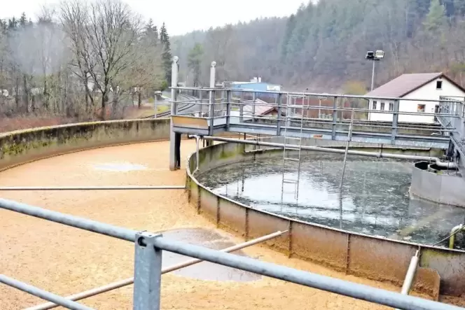 Das Abwasser in der Kläranlage Waldfischbach-Burgalben zu reinigen, ist eine sehr energieintensive Sache. Der Stromverbrauch sol Das Abwasser in der Kläranlage Waldfischbach-Burgalben zu reinigen, ist eine sehr energieintensive Sache. Der Stromverbrauch sol
