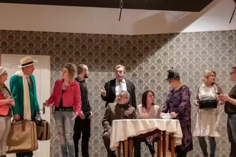 Die Theaterstörche hoffen auf fünf ausverkaufte Abende (von links): Eva Maria Müller, Wolfgang George, Nadine Frech, Patrick Win