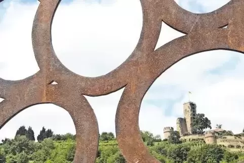 Seit 35 Jahren kümmern sich Mitglieder des Förderkreises Wachtenburg um die imposante Wachenheimer Burgruine.