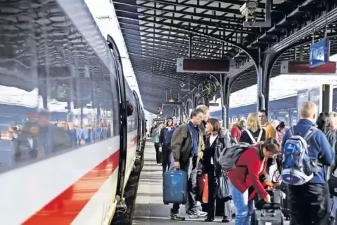 Zum Pariser Ostbahnhof fahren von Kaiserslautern pro Tag vier direkte Züge, von Mannheim sechs, von Karlsruhe sieben.