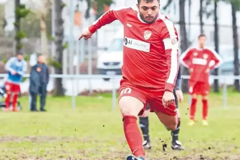 Das 2:0 für Fatihspor: Mustafa Sahin verwandelt diesen Strafstoß gegen den FC Erlenbach.