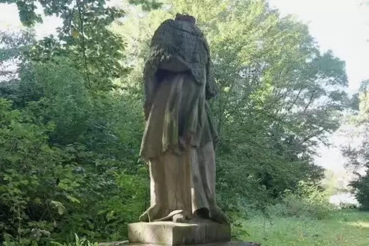 Die Statue des Heiligen Johannes Nepomuk in Hördt war zuletzt 2013 kopflos. Archivfoto: Iversen