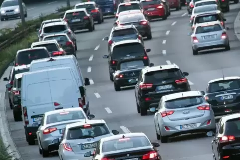 Bei der Befragung haben 43 Prozent angegeben, dass sie vorrangig mit ihrem Auto fahren.  Symbolfoto: dpa