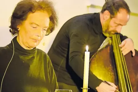 Seit 25 Jahren bringt Paula Quast, hier mit Henry Altmann, die Lyrik von Mascha Kaléko auf die Bühne.