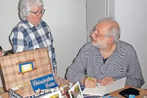 Singnierstunde mit dem Autor Germann Jossé.