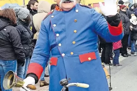 „Amtsperson“ beim Umzug: Büttel Horst Kretner.