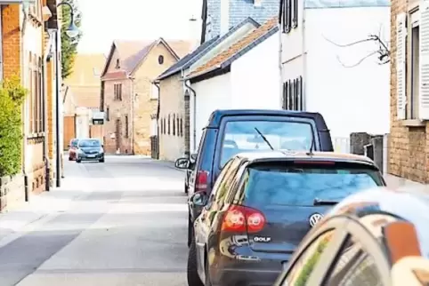 Die Gemeinde will das Parken in der Schillerstraße übersichtlicher gestalten.