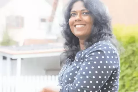 Dilanji Böll, die seit 37 Jahren in Bockenheim lebt, würde ihrer Nichte Manisha aus Sri Lanka gern ein Praktikum in der Kita erm