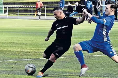 Giuseppe Moncada (links) und der VfR Frankenthal wollen sich in Jockgrim auch für die Hinspielniederlage im Ostparkstadion revan