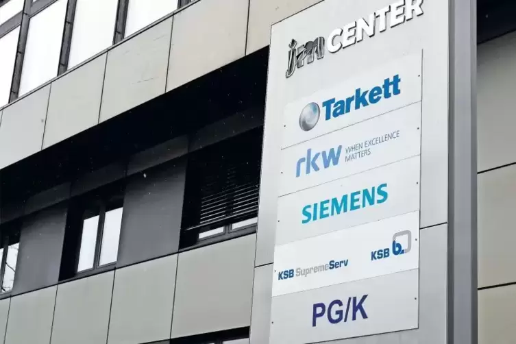 Das Bürogebäude „JM Center“ im Frankenthaler Nachtweideweg, in dem Tarkett als Mieter arbeitet, gehört der Wormser Unternehmensg