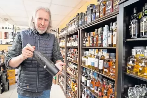 „So eine Whiskyauswahl findet man in der Region sonst nicht“: Davon ist Michael Becker, Inhaber von „The Cottage“, überzeugt.