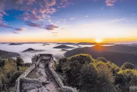 „Sonnenaufgang über der Wegelnburg“: Um dieses Bild aufzunehmen, musste Jochen Heim nicht nur verdammt früh aufstehen.
