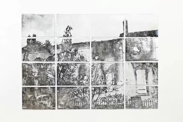 Im Zeichen der Mahnung: eine Lithographie von Klaus Zwick, die brennende Synagoge in Speyer zeigend.