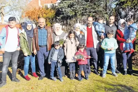 Neu-Eisenberger: die drei Familien aus Syrien vereint auf einem Foto.