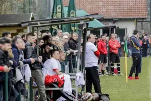 Etwa 200 Zuschauer verfolgten am Sonntagnachmittag die Neuauflage des so genannten Videobeweisspiels zwischen dem SV Mölschbach 