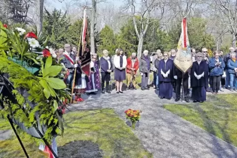 Gedenken auf dem Hauptfriedhof, wo 596 Fremdarbeiter bestattet sind.