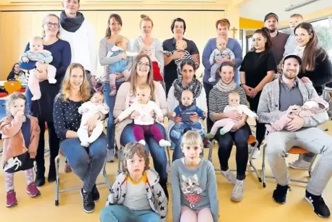 Die nächste Generation: im vergangenen Jahr geborene Römerberger mit ihren Eltern und Geschwistern.