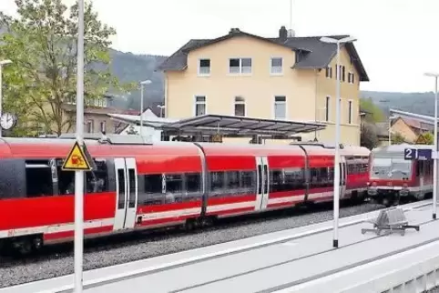 Der Weg über die Alsenzbahn erlaubt in manchen Fällen (beispielsweise bei der Fahrt von Kaiserslautern nach Berlin), das an Oste