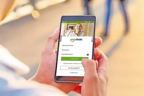 Die Zahl der Online-Kunden ist um 8000 auf 114.000 gestiegen. Die Sparkassen-App ermöglicht Überweisungen, Kontostandabfragen, z