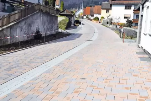 Die Wengelsbacher Straße ist ausgebaut, das Thema Zuschuss aber noch nicht vom Tisch.