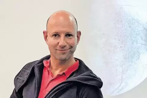 Alex Trust hat Luft- und Raumfahrt-Technik studiert.