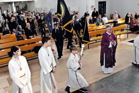 n der katholischen Kirche in Roxheim wurde am Samstag all jener gedacht, die am oder auf dem Wasser ums Leben gekommen sind.