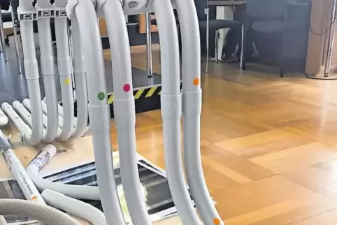 Erstmals ist ein vom Gutachter gebautes Modell der zerstörten Rohrleitungen in der Verhandlung präsentiert worden.