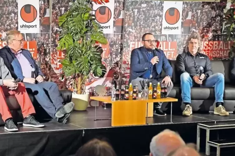 Torhüter gestern Abend im Museums-Gespräch (von links): Sepp Stabel, Ronnie Hellström, Moderator Sebastian Zobel, Gerry Ehrmann 