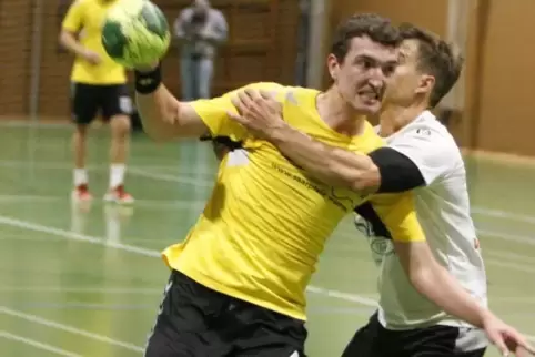 War am Sonntag bester Torschütze: HWE-Rückraumspieler Stefan Marx (gelbes Trikot). Archivfoto: Sayer